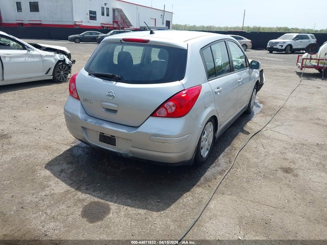 Nissan Versa 1.8 S