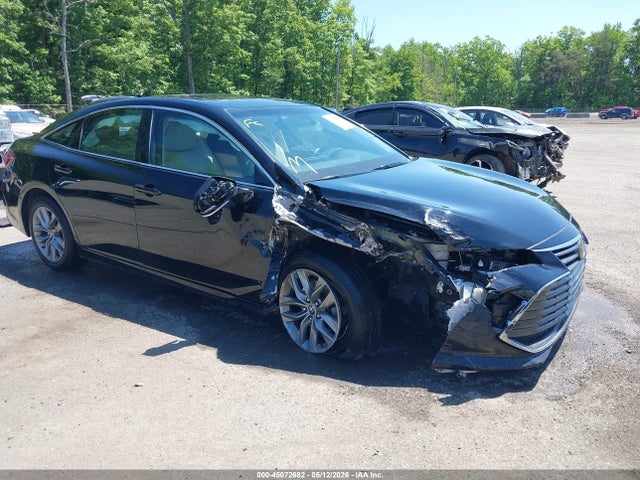 Salvage Toyota Avalon Image