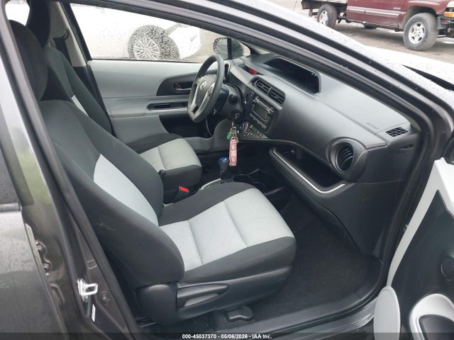 Toyota Prius c Two
