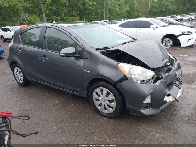 Salvage Toyota Prius c Image
