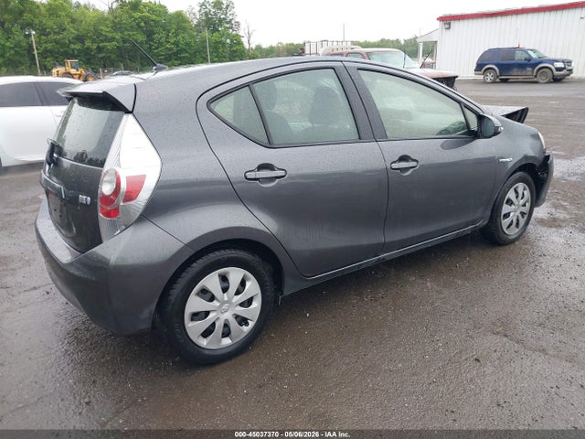 Toyota Prius c Two