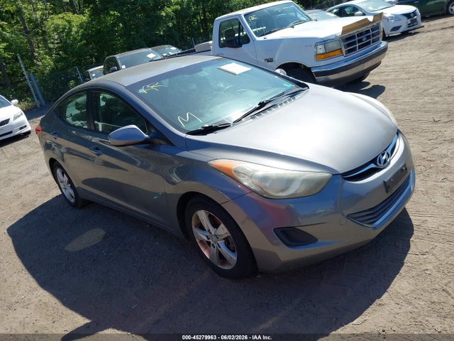 Salvage Hyundai ELANTRA Image