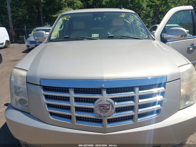 Cadillac Escalade Standard