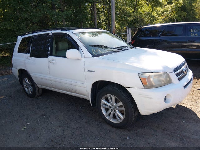 Salvage Toyota Highlander Image