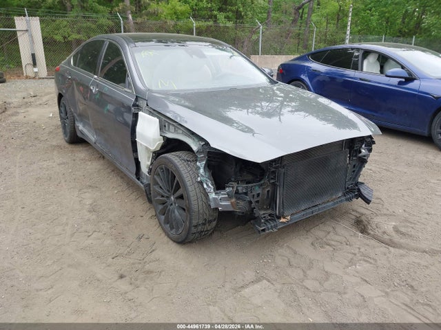 Salvage Hyundai Genesis Image