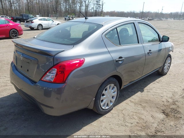 Nissan Versa 1.6 S+