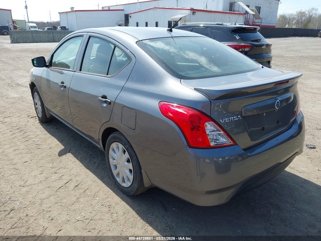Nissan Versa 1.6 S+
