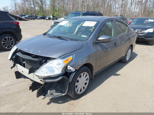Nissan Versa 1.6 S+