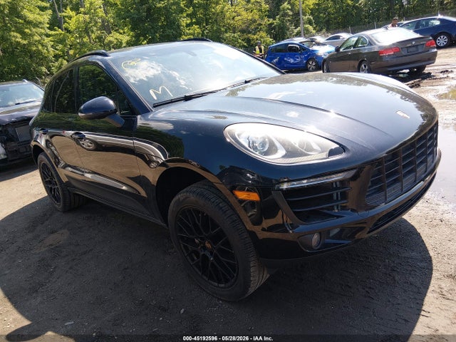 Salvage Porsche Macan Image