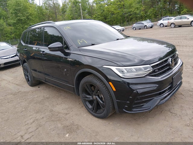Salvage Volkswagen Tiguan Image
