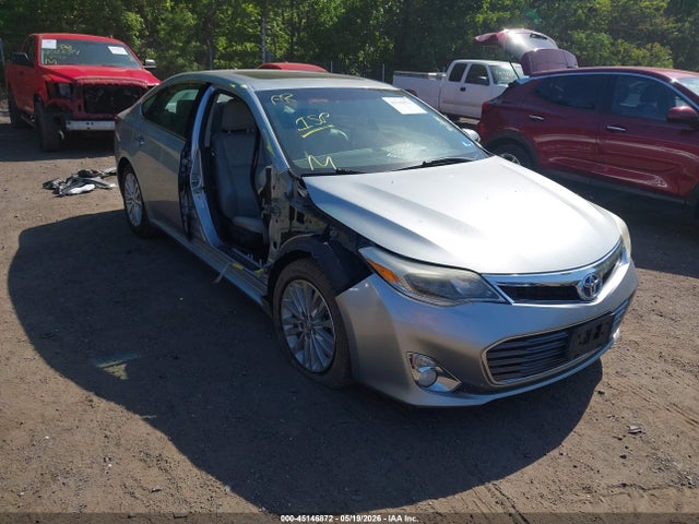 Salvage Toyota Avalon Hybrid Image