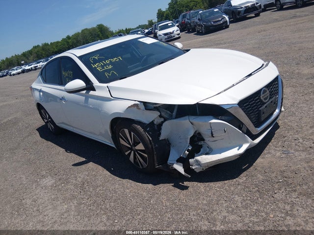 Salvage Nissan Altima Image