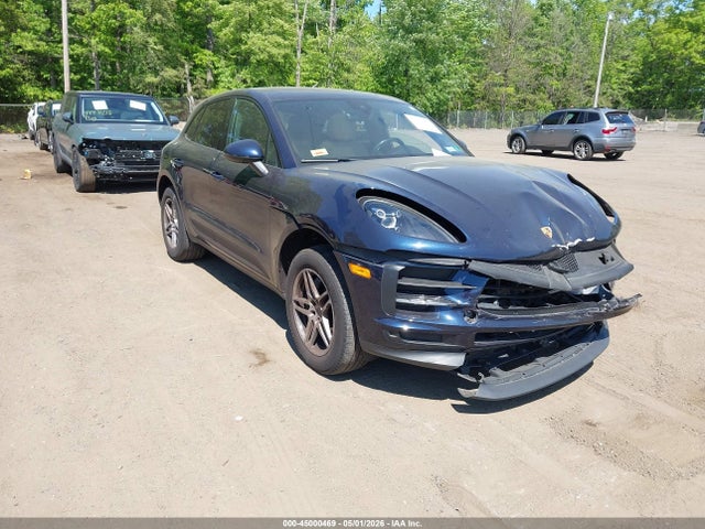 Salvage Porsche Macan Image