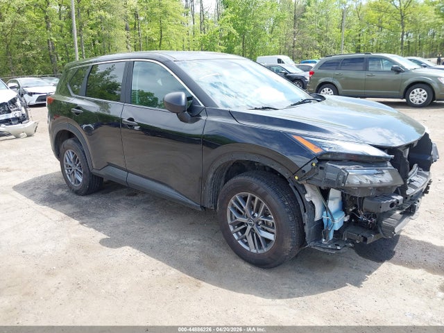 Salvage Nissan Rogue Image