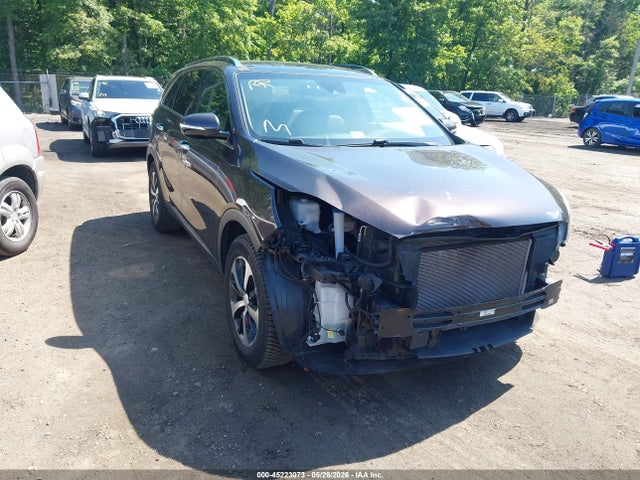 Salvage Kia Sorento Image