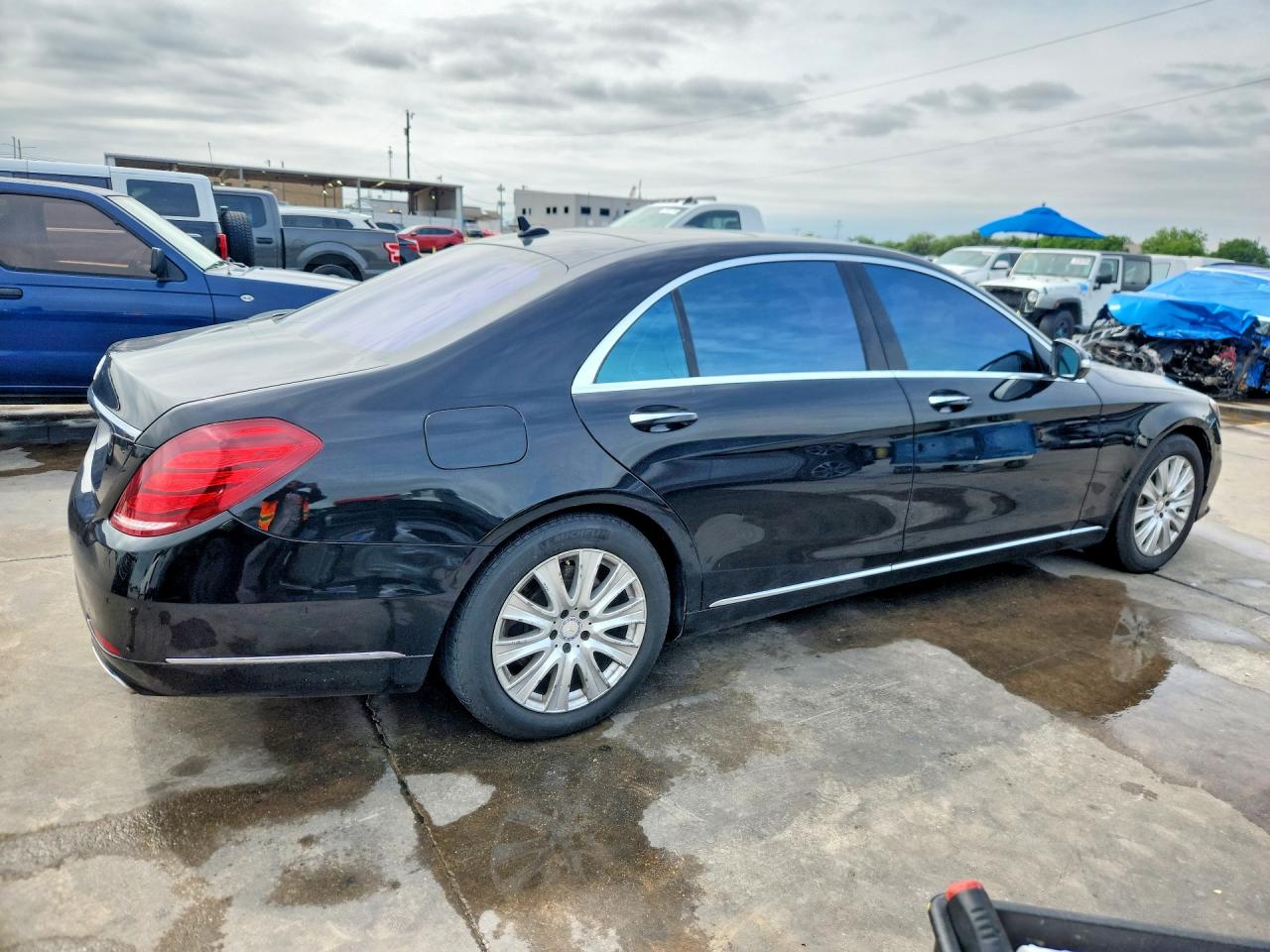 Mercedes-Benz S-Class 550