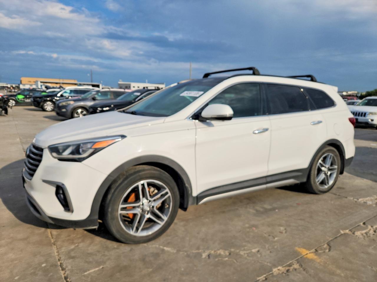 Salvage Hyundai SANTA FE Image