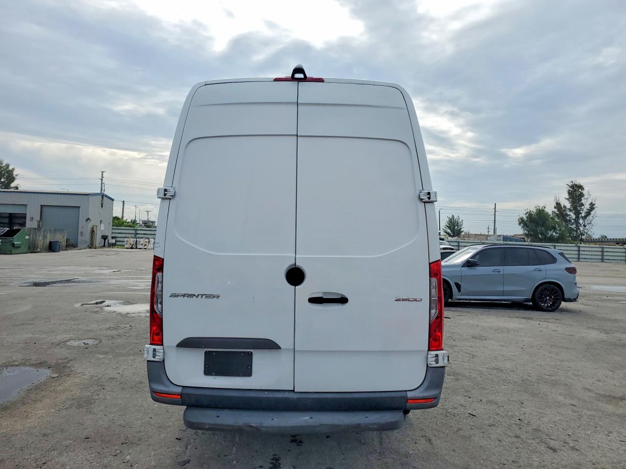 Mercedes-Benz Sprinter 2500