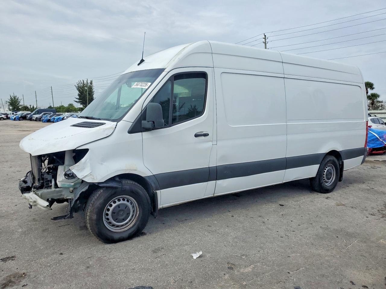 Salvage Mercedes-Benz Sprinter Image