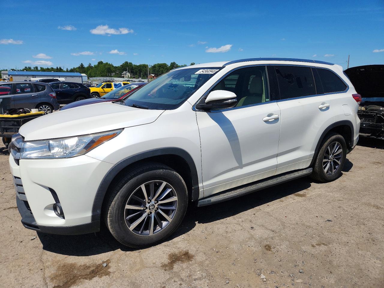 Salvage Toyota Highlander Image