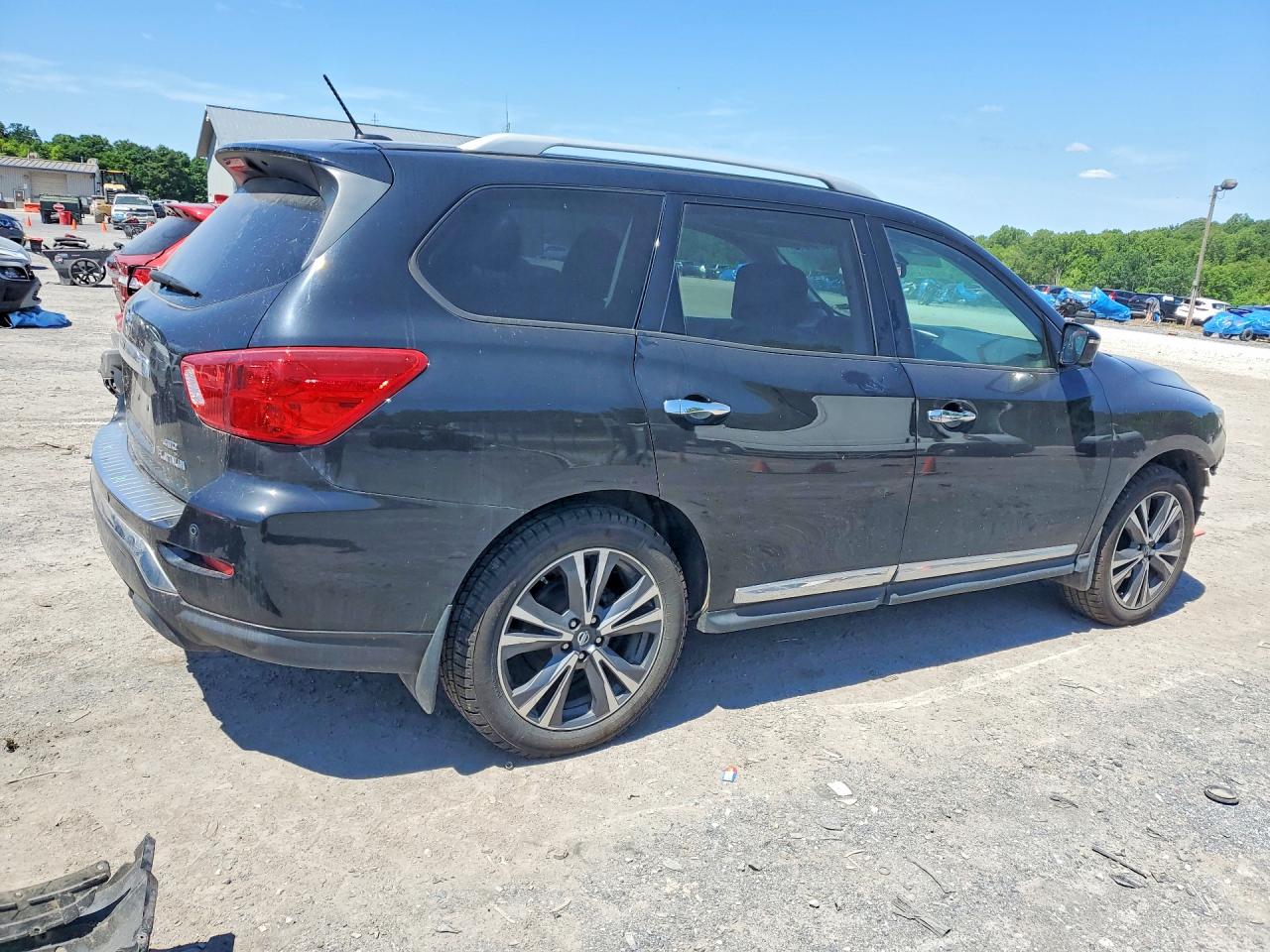 Nissan Pathfinder Platinum