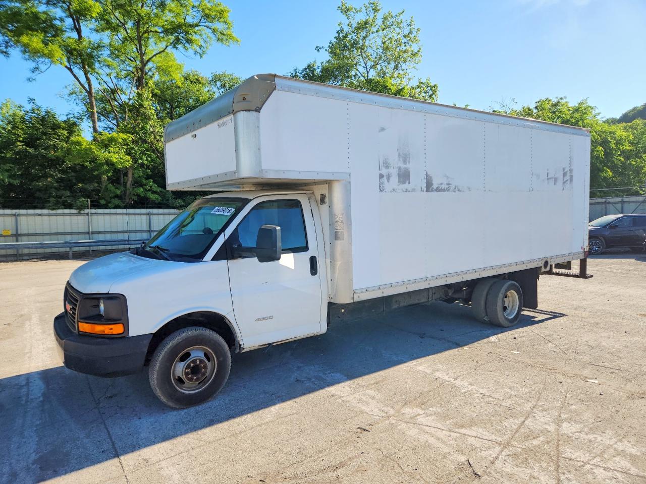 Salvage GMC Savana Image