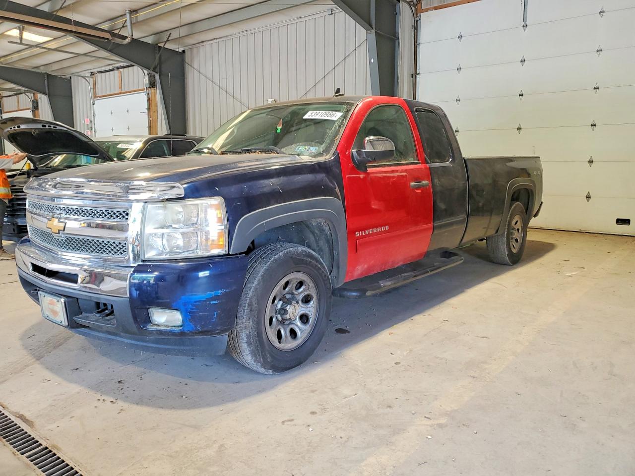 Salvage Chevrolet Silverado Image