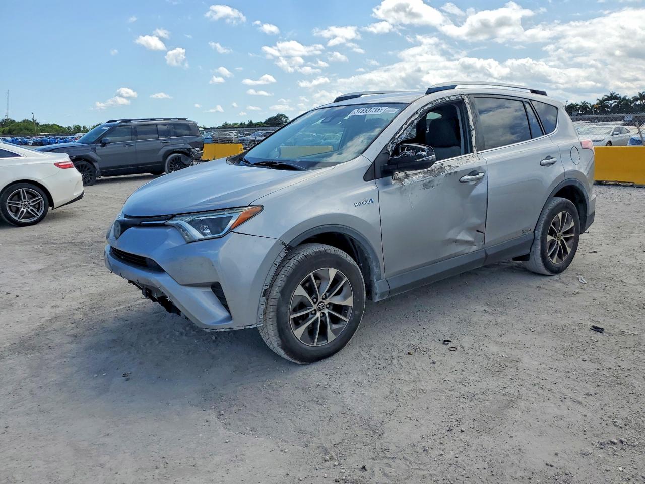 Salvage Toyota RAV4 Image