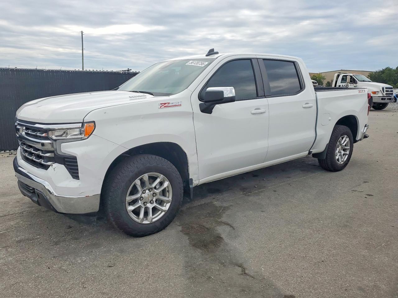 Salvage Chevrolet Silverado Image
