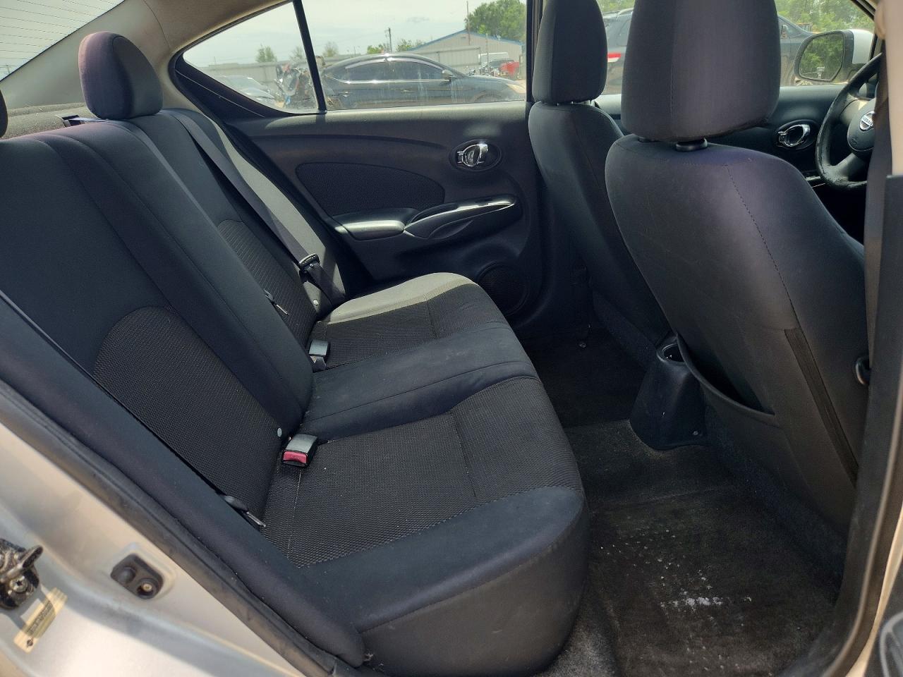 Nissan Versa 1.6 S