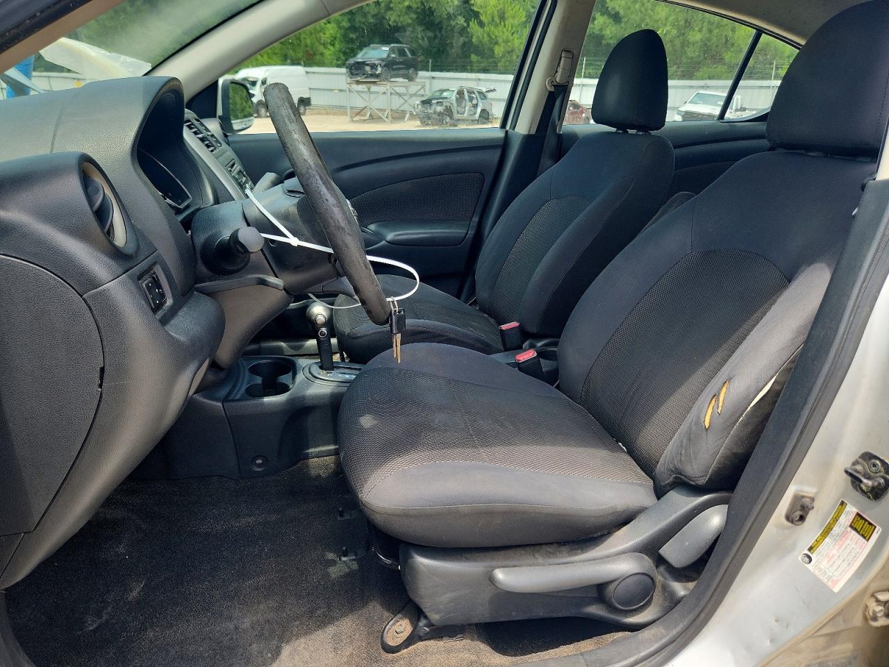 Nissan Versa 1.6 S