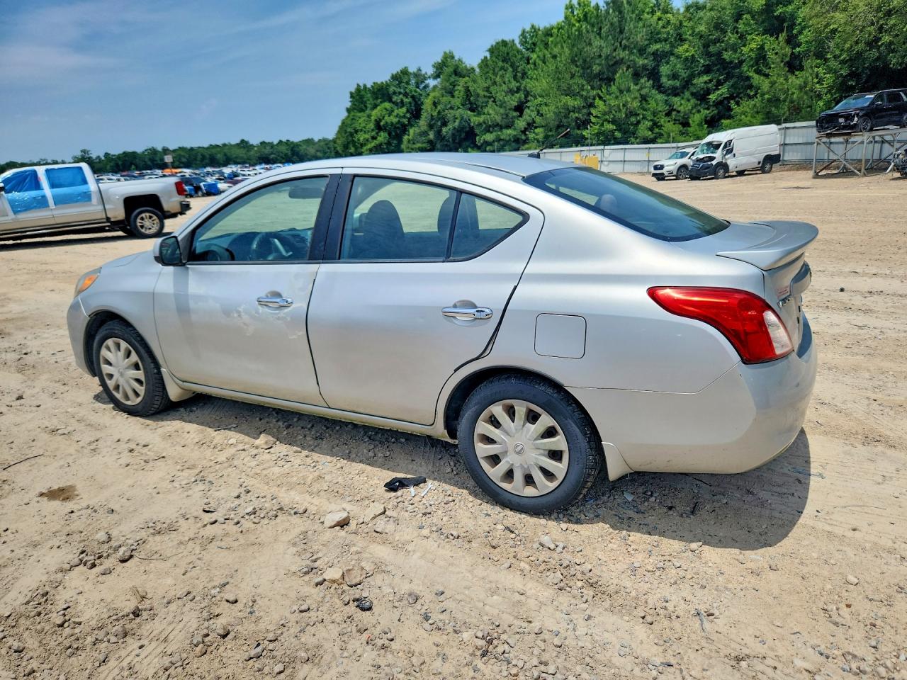 Nissan Versa 1.6 S