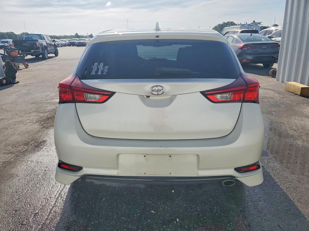 Scion iM Base