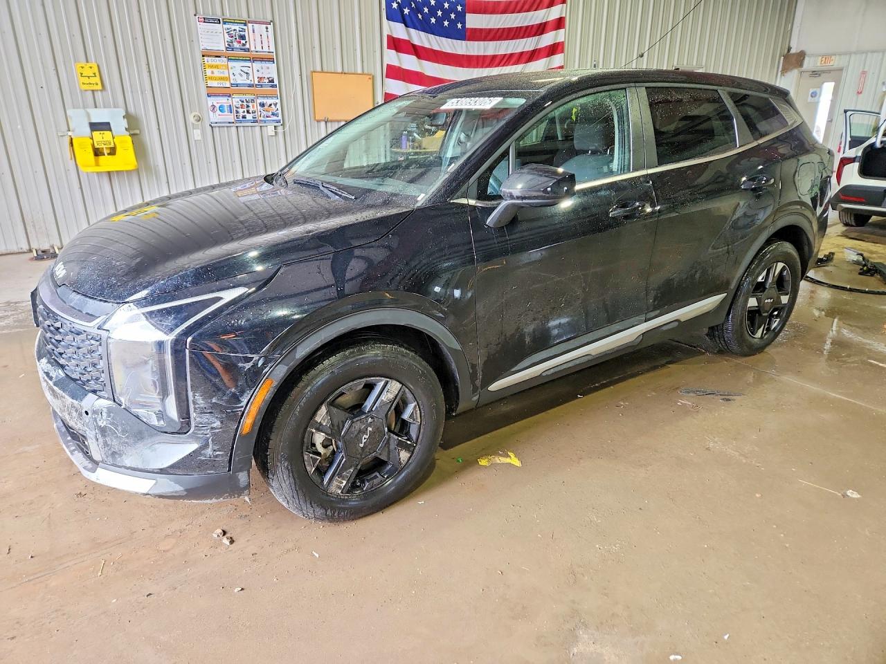 Salvage Kia Sportage Image