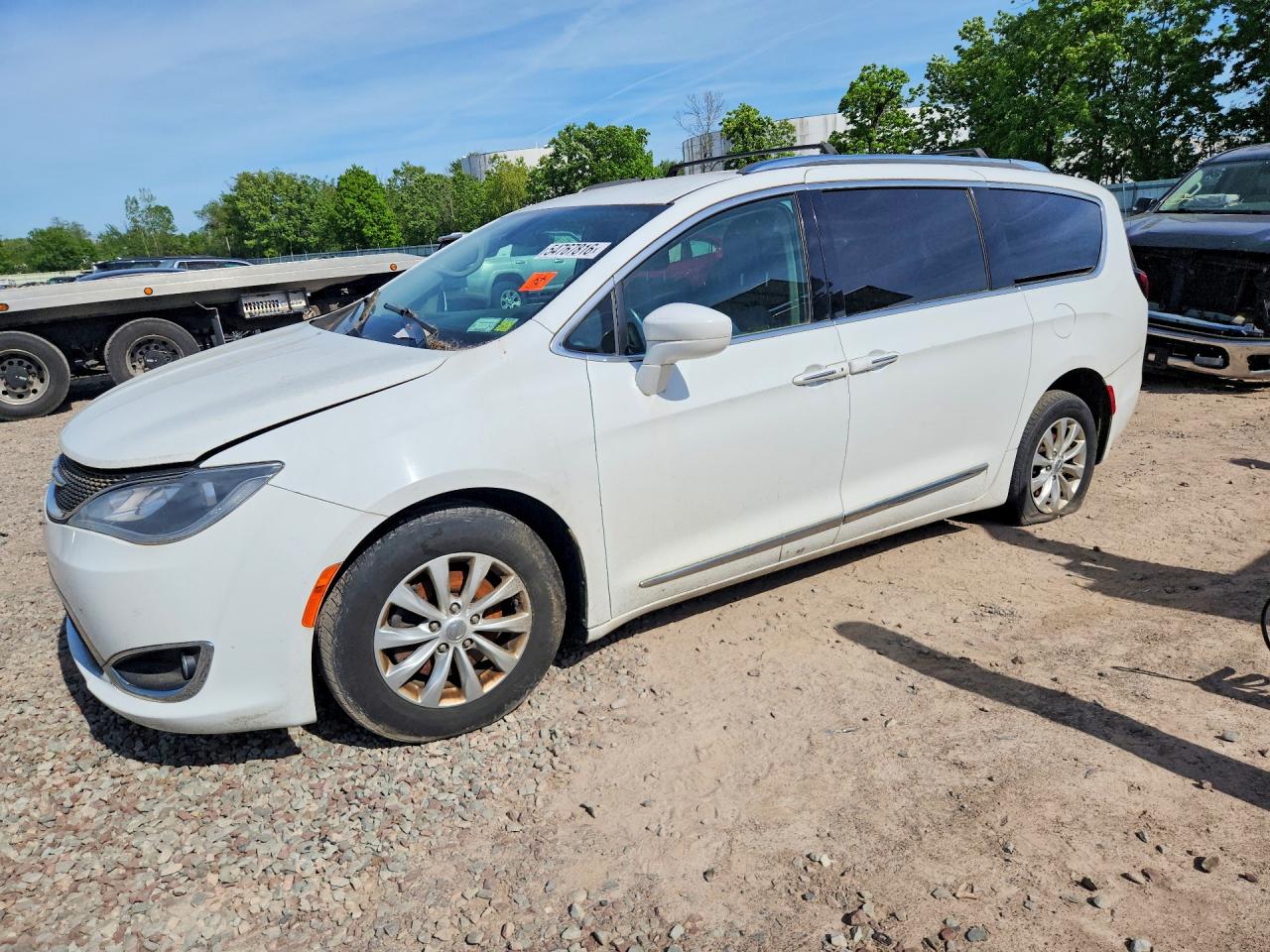 Salvage Chrysler Pacifica Image