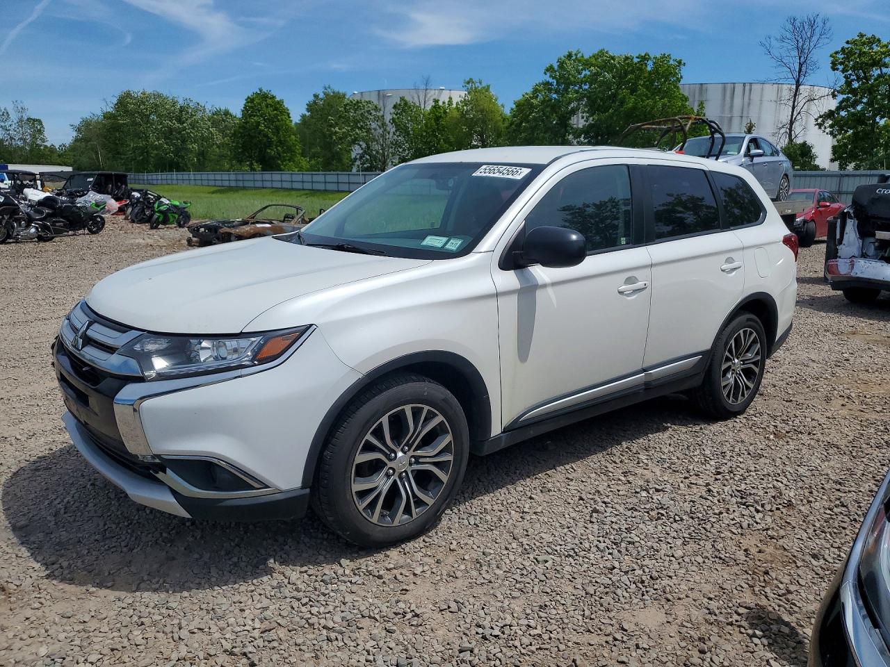 Salvage Mitsubishi Outlander Image