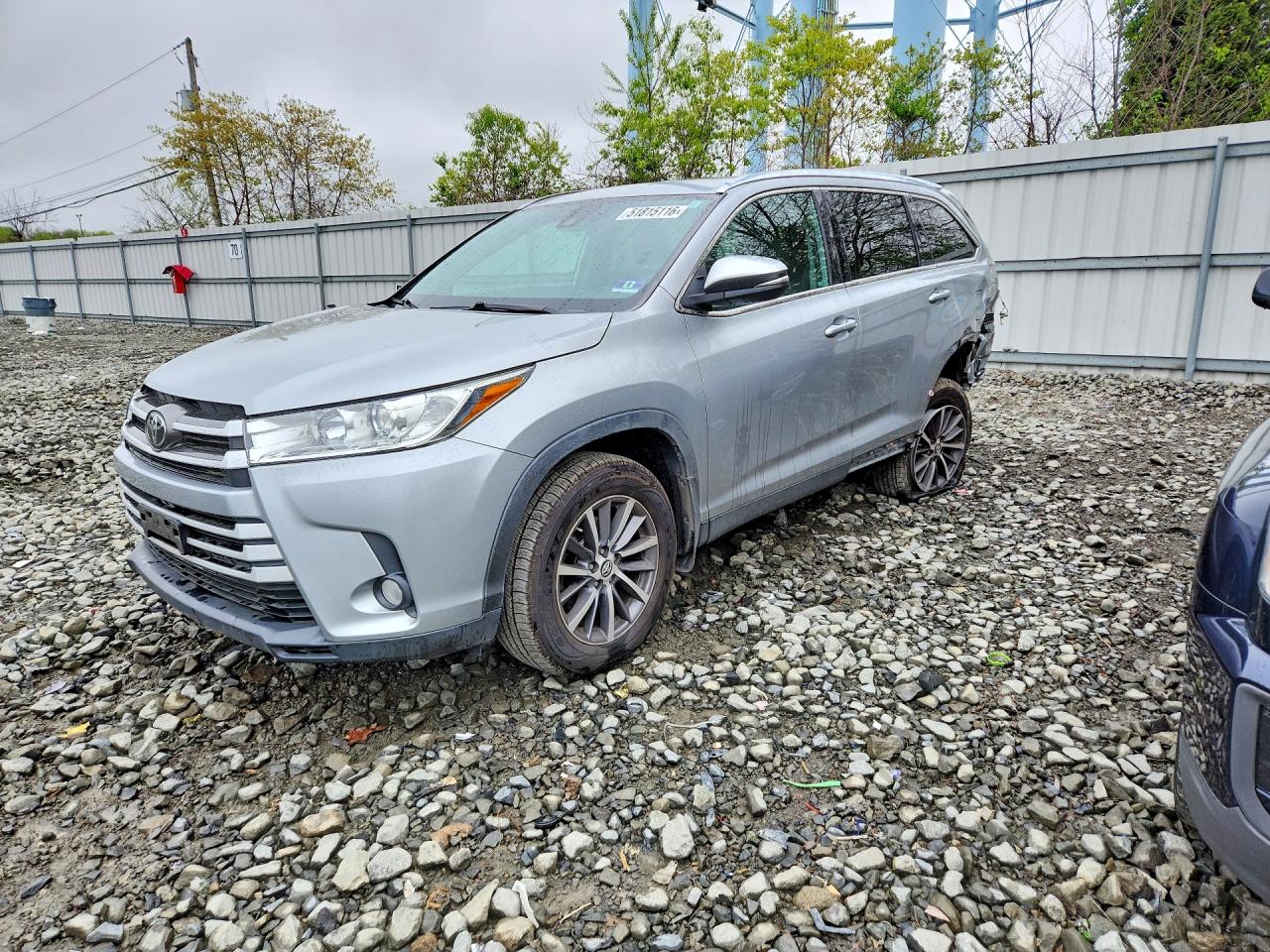 Salvage Toyota Highlander Image