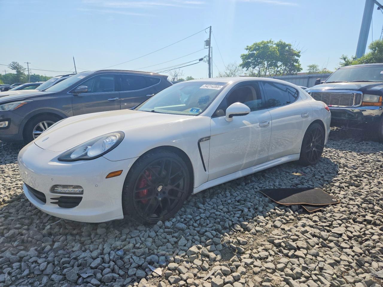 Salvage Porsche Panamera Image