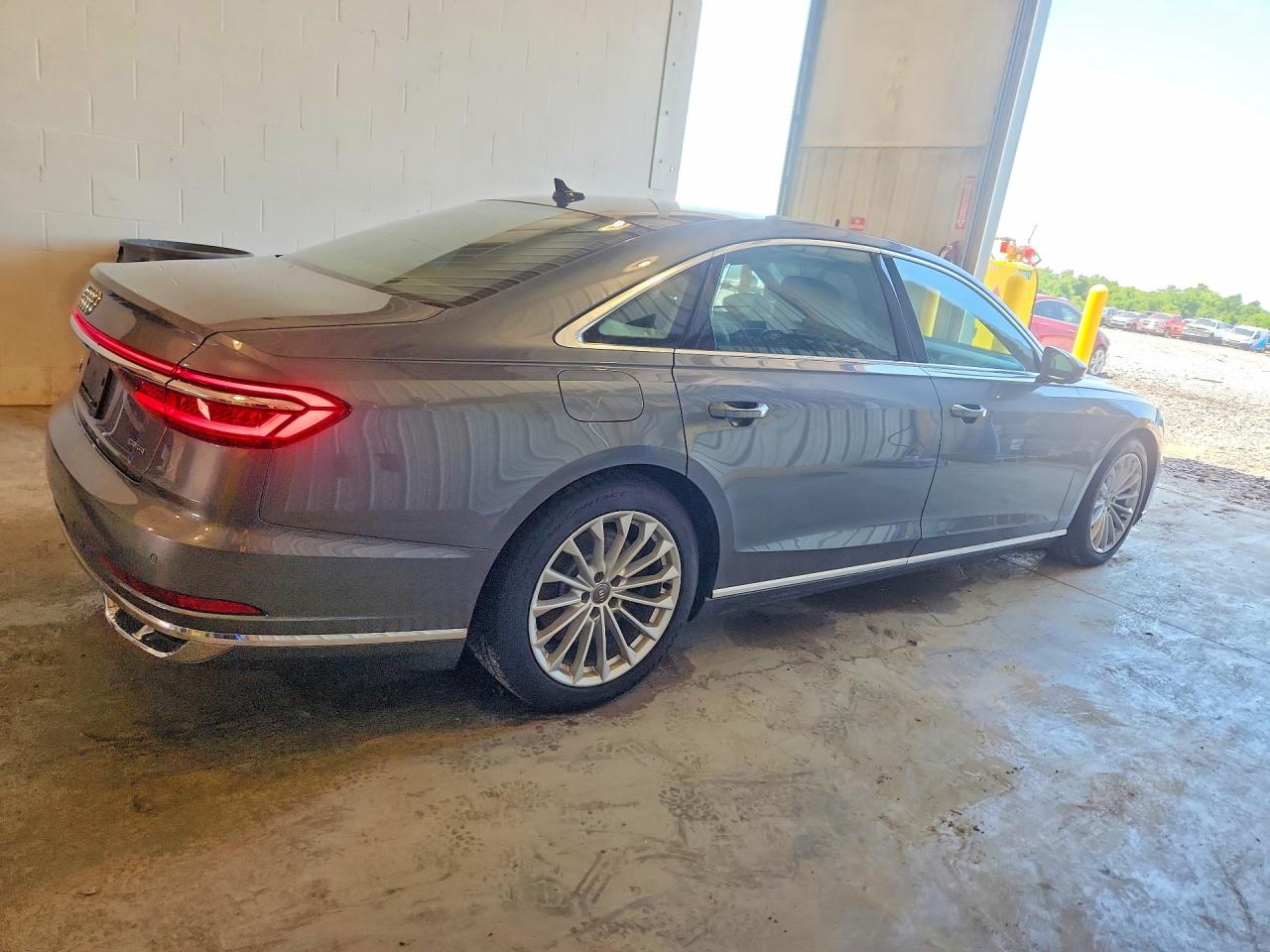 Audi A8 L