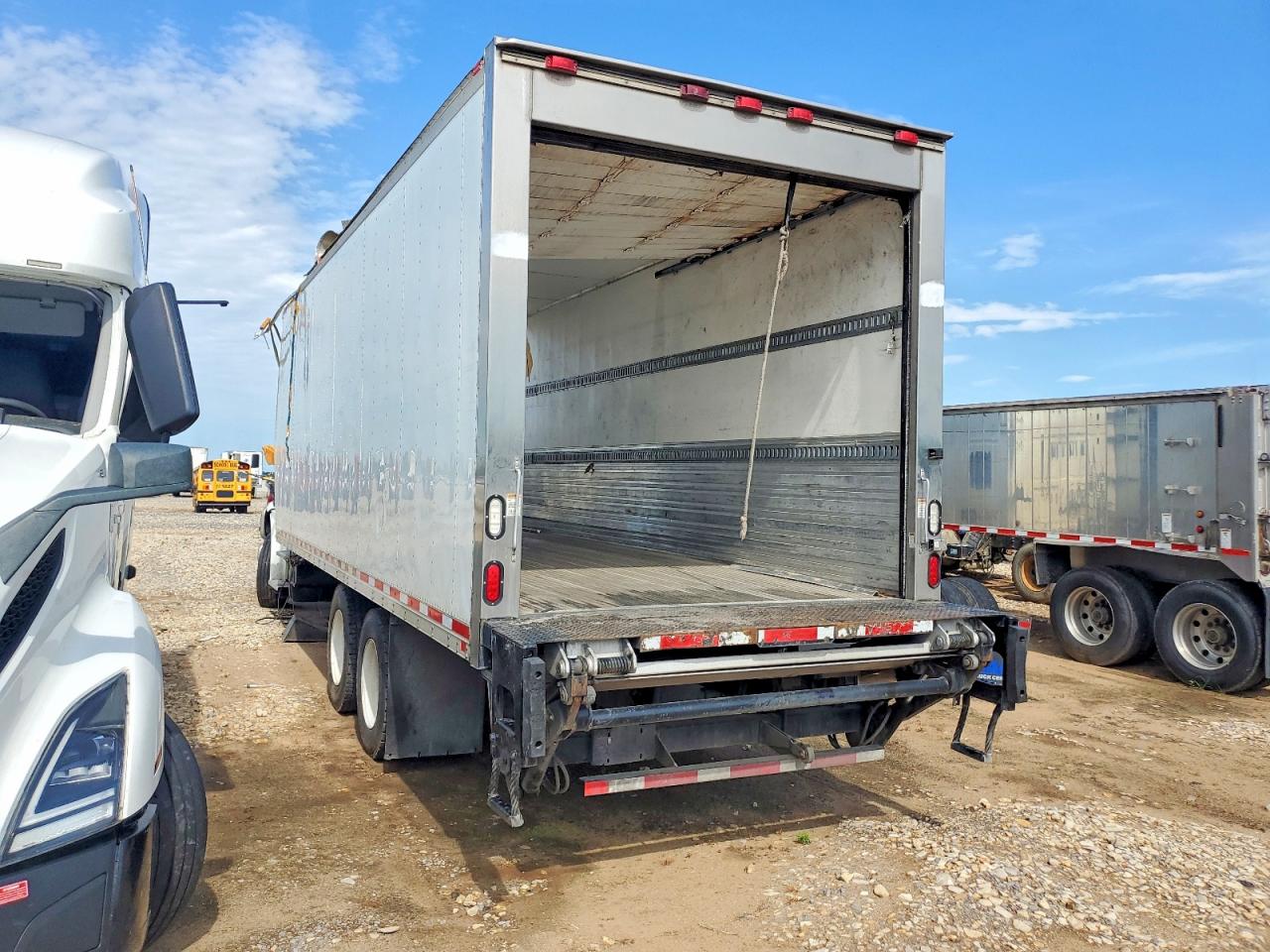 Freightliner M2