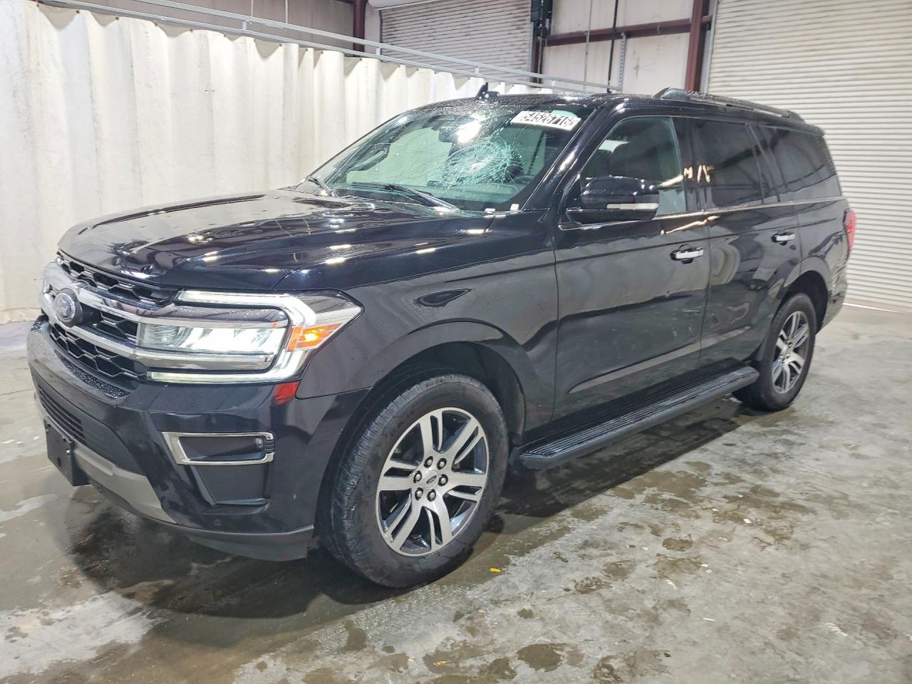 Salvage Ford Expedition Image