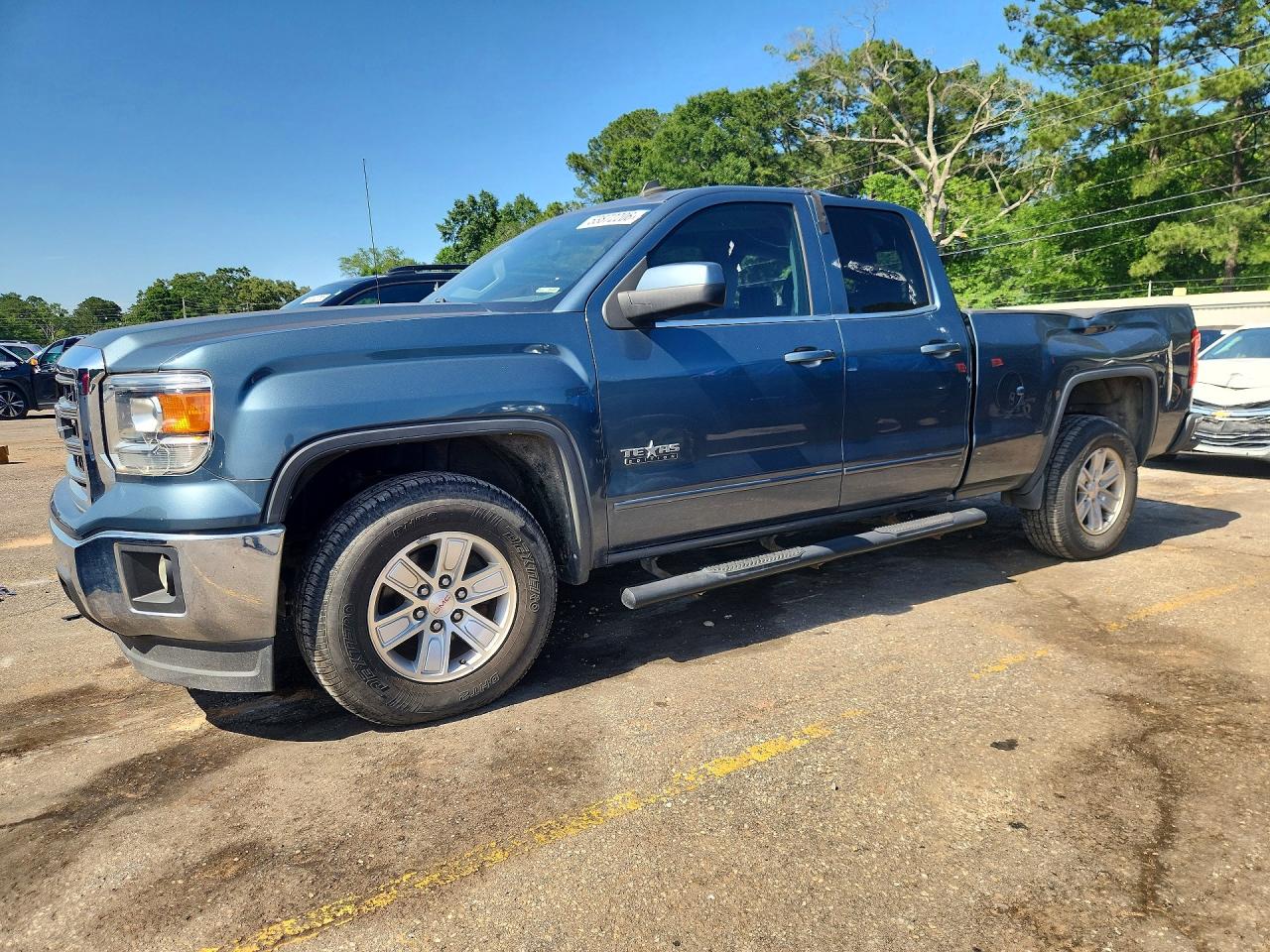 Salvage GMC Sierra Image