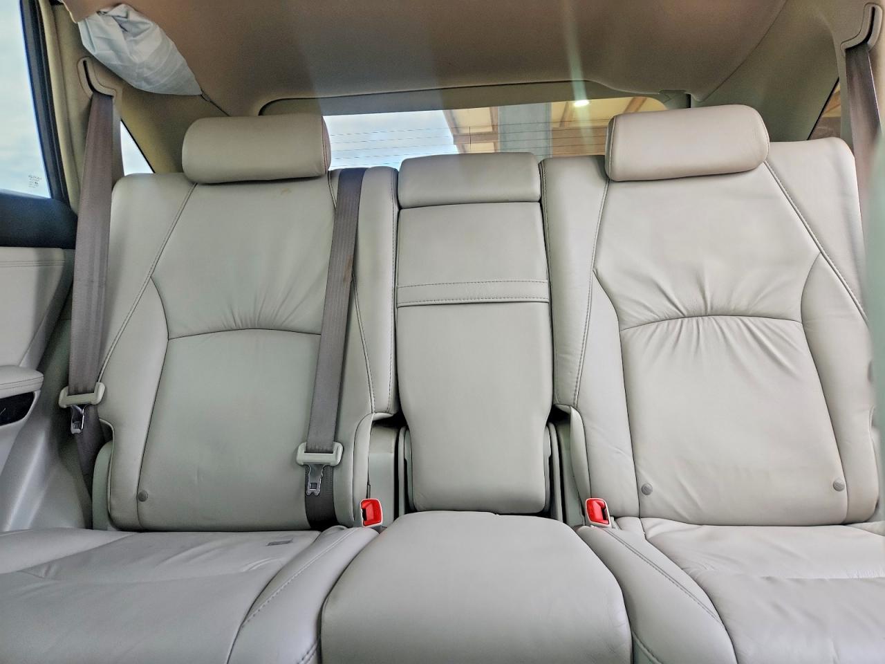 Lexus RX Base