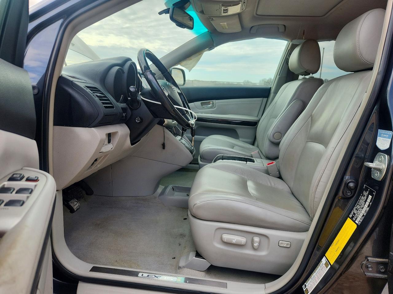 Lexus RX Base