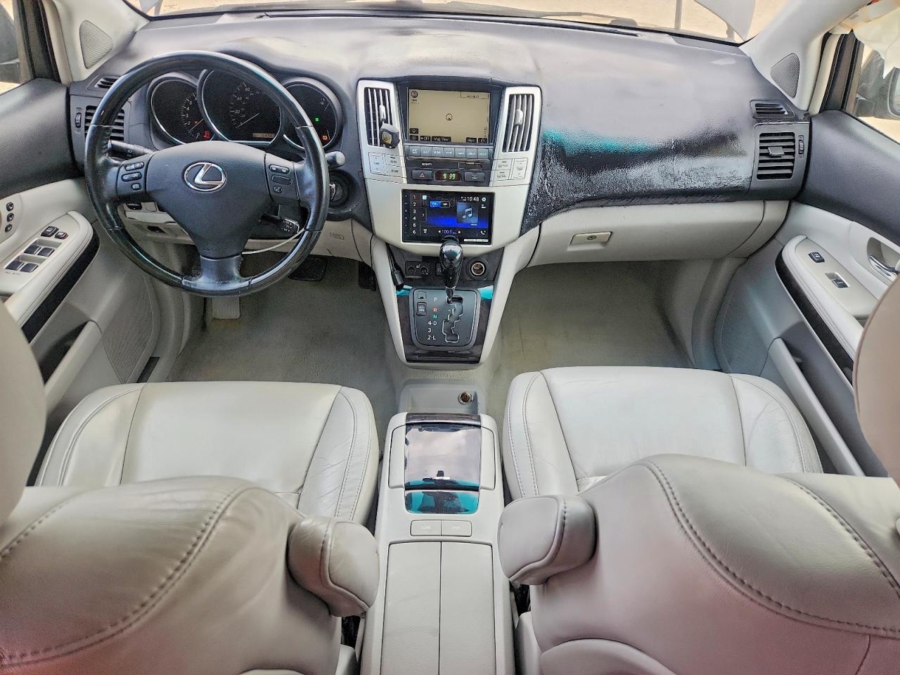 Lexus RX Base