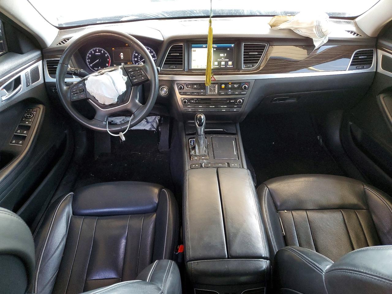 Hyundai Genesis 3.8l