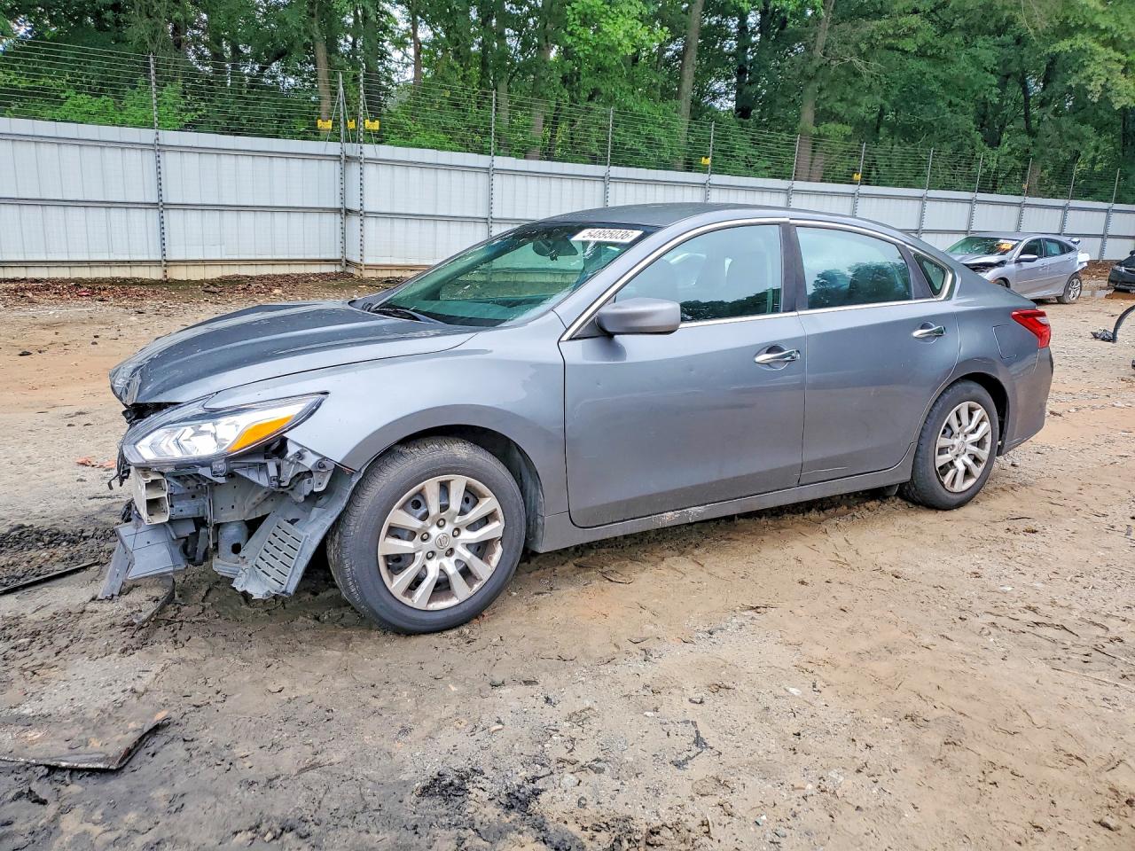 Salvage Nissan Altima Image