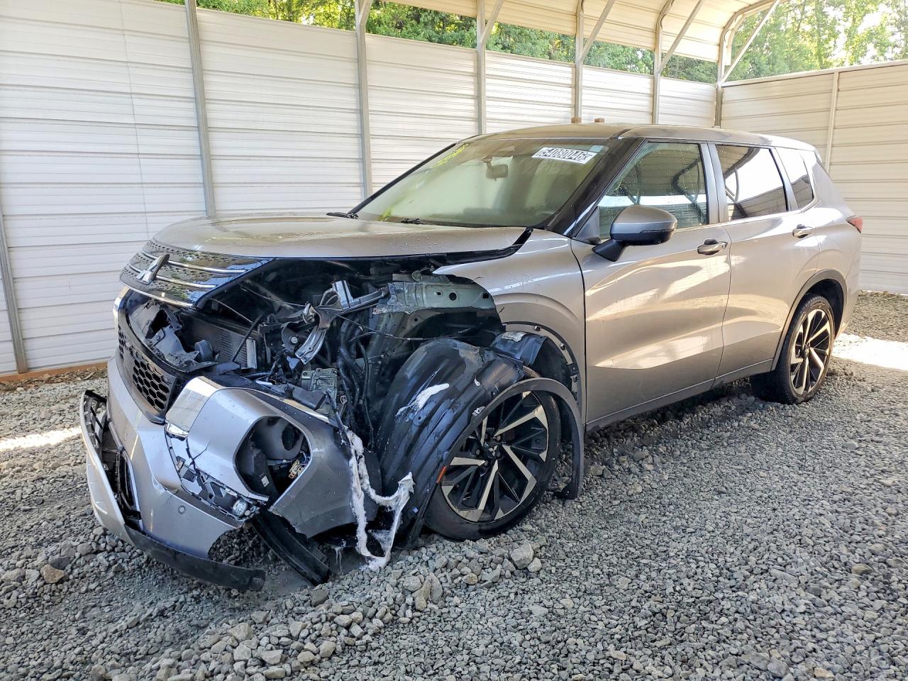 Salvage Mitsubishi Outlander Image
