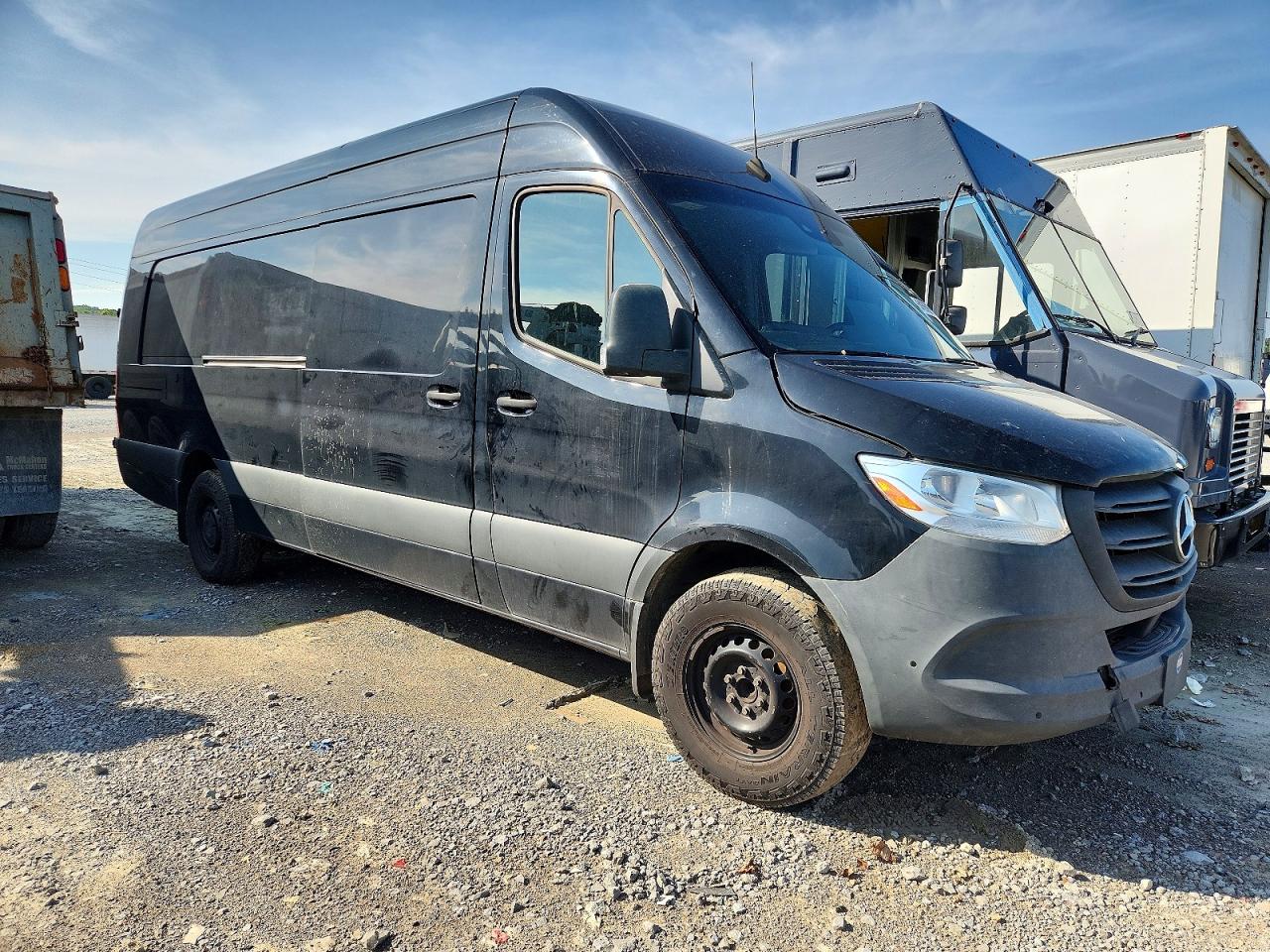 Salvage Mercedes-Benz Sprinter Image