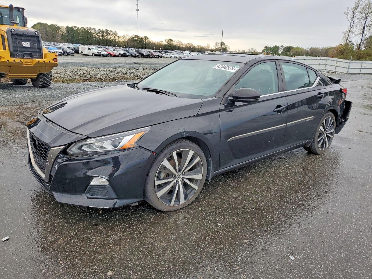 Salvage Nissan Altima Image